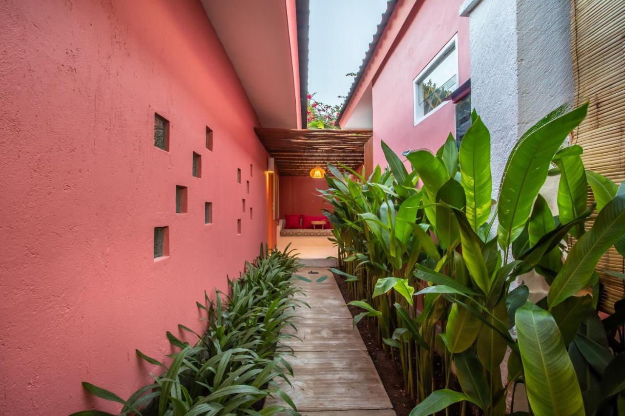 Pinkprivate Sanur - For Cool Adults Only Bed & Breakfast Exterior photo